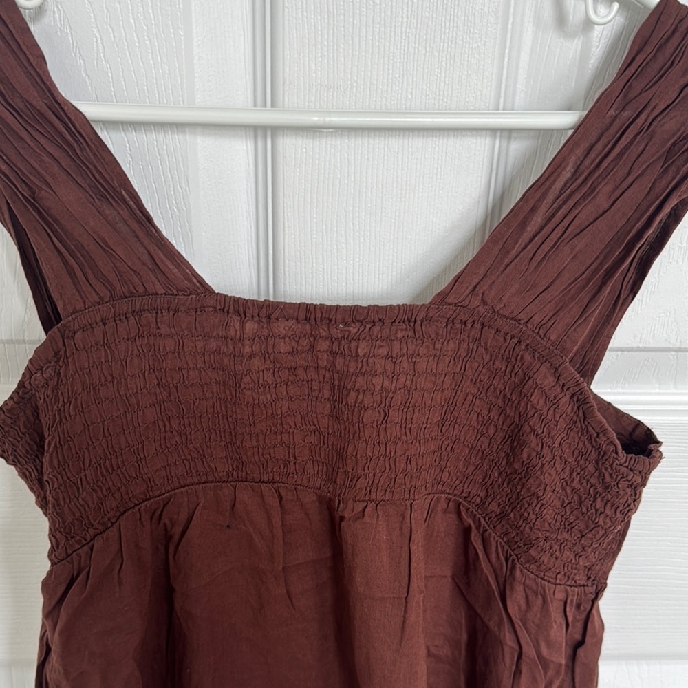 Elegant Brown Sleeveless Top - Picture 2 of 5